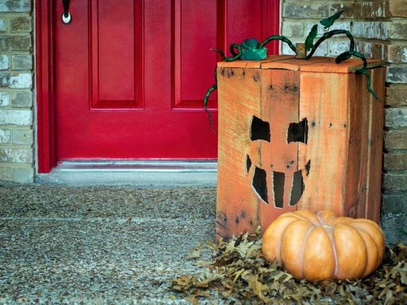 10 Best Outdoor Halloween Decorations - Porch Decor Ideas for Halloween