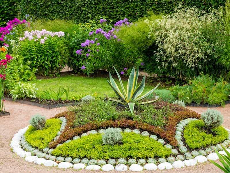 25+ Best Lawn-Edging Ideas and Designs for 2021