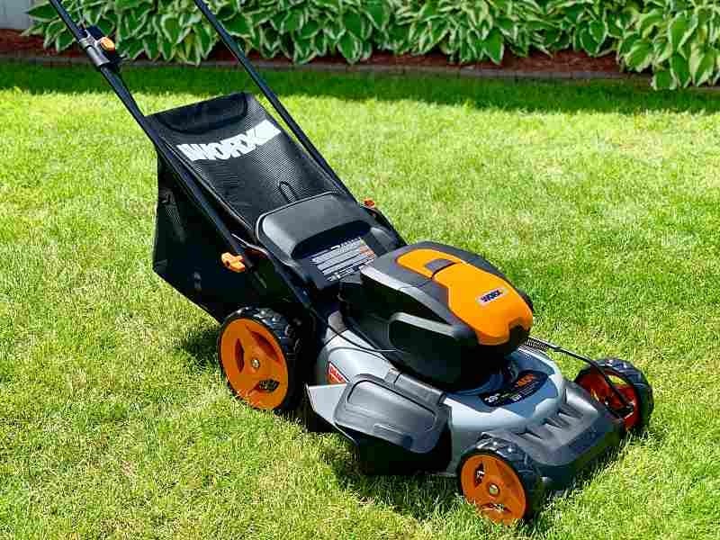 60V 21-Inch Self Propelled Cordless Lawn Mower - Greenworks Pro