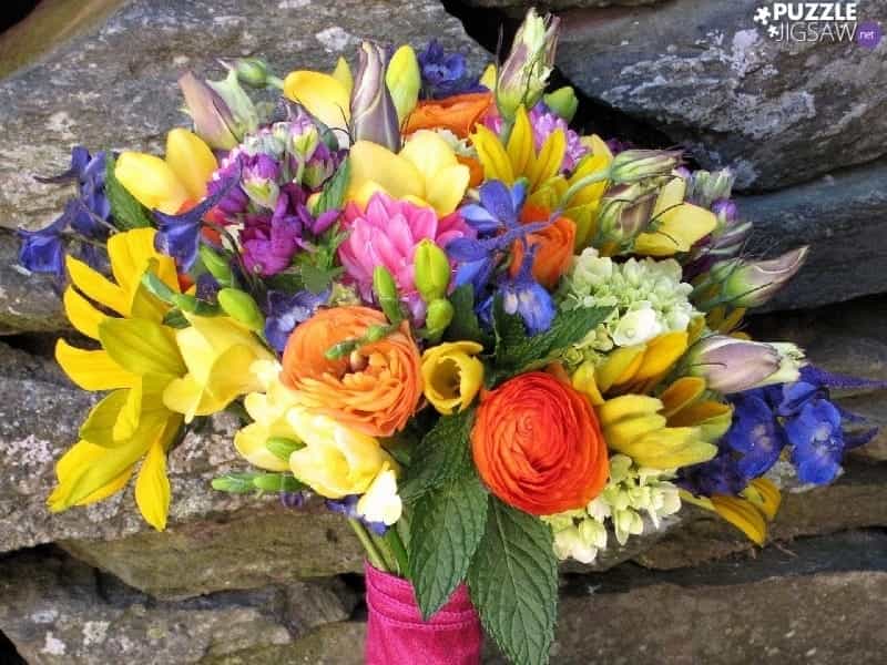 8 Cheap Delivery Services to Send Flowers in the USA