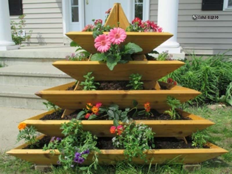 Design ideas from an incredible multi-tiered garden. Photography by Jason  Busch. Garden design by Peter Fudge. … - Tiered garden, Front garden design,  Garden design