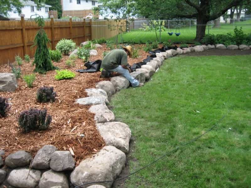 Rock Garden Edging Ideas: How To Line Your Garden With Stones