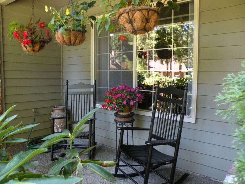 Welcome Spring: 17 Great DIY Flower Pot Ideas for Front Doors